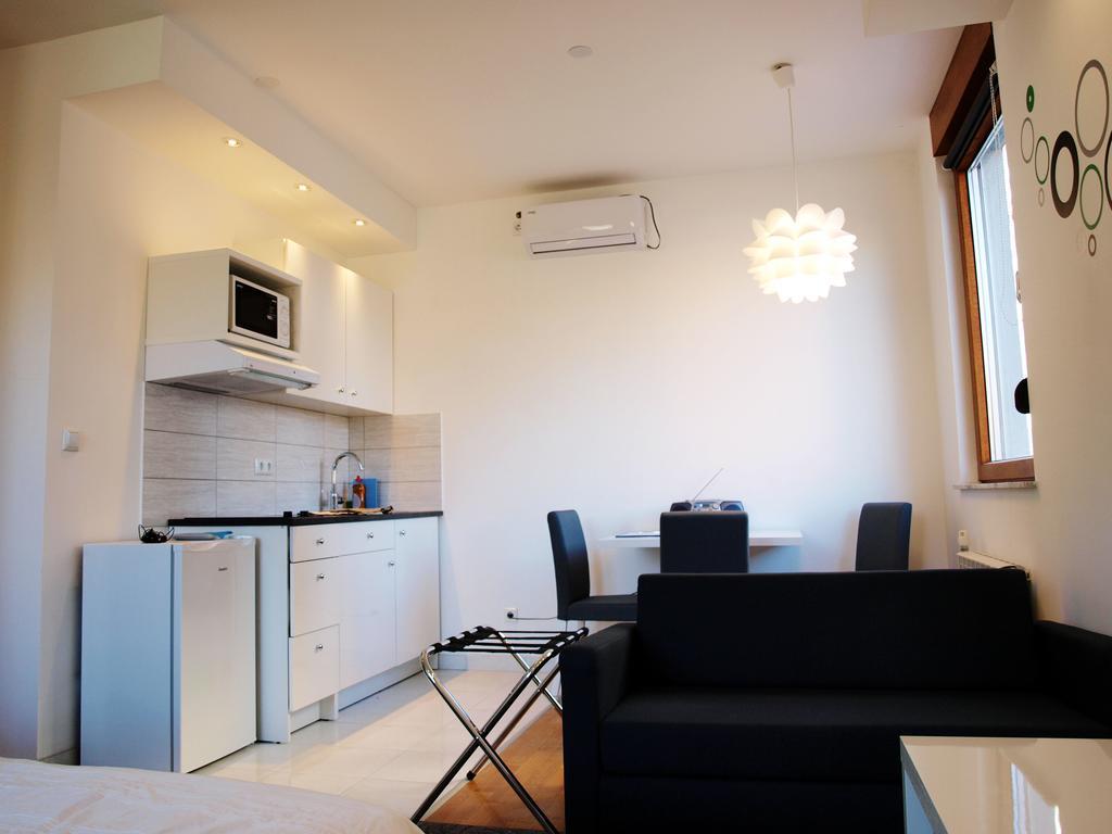 Apartment 2g